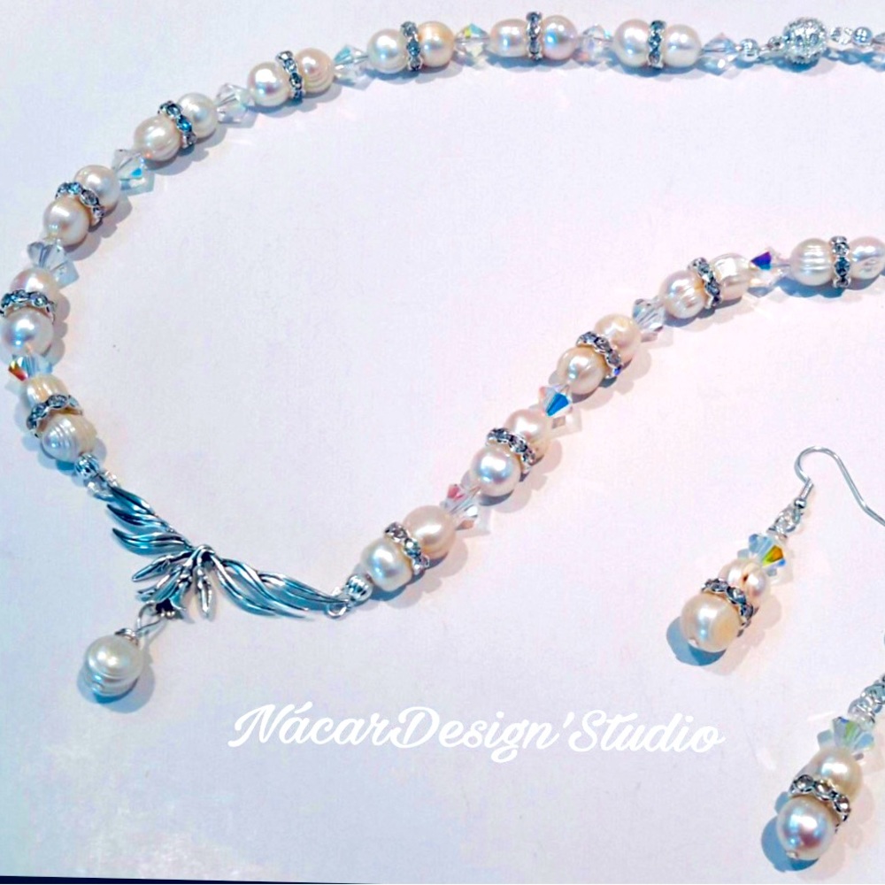 NWT Lily Blossom Necklace Set
